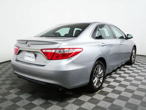 Used 2016 Toyota Camry SE image 3