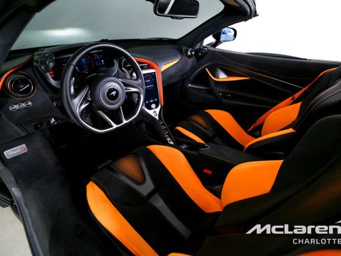 Used 2024 McLaren 750S Spider RWD image 14