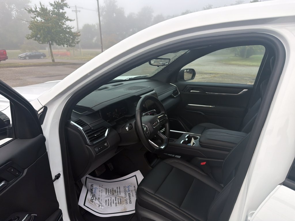 Used 2026 GMC Acadia Elevation w/ Elevation Premium Package FWD image 15
