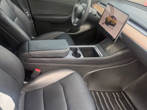 Used 2022 Tesla Model Y Performance AWD/4WD image 9