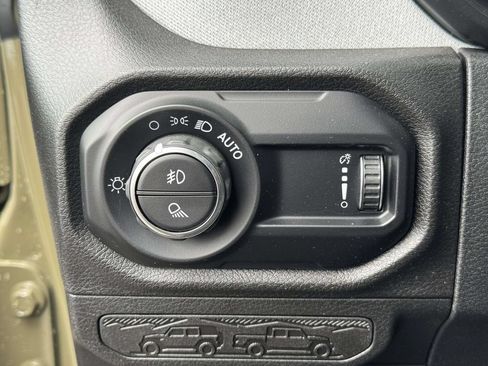 Used 2025 Jeep Gladiator Sport AWD/4WD image 27