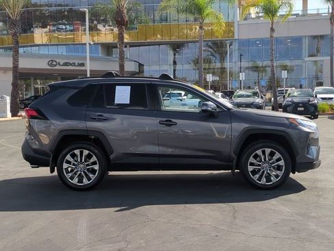 Used 2022 Toyota RAV4 XLE Premium image 4