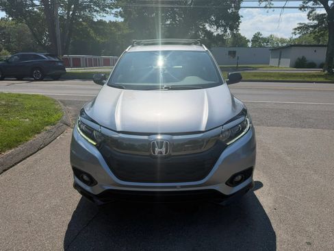 Used 2019 Honda HR-V Sport image 2