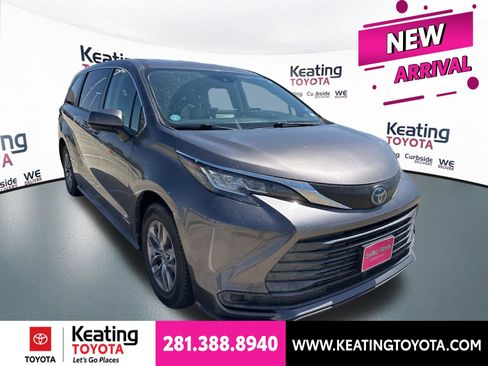 Used 2021 Toyota Sienna LE FWD image 1