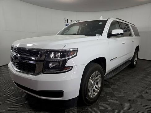 Used 2018 Chevrolet Suburban LT image 2
