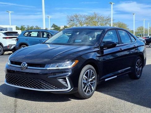New 2025 Volkswagen Jetta SE FWD image 2
