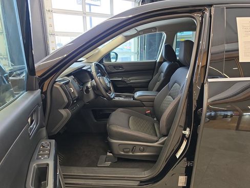 Used 2024 Nissan Pathfinder SV FWD image 13