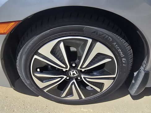 Used 2016 Honda Civic EX-T image 9