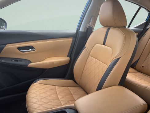 Used 2025 Nissan Sentra SV w/ SV Premium Package FWD image 24
