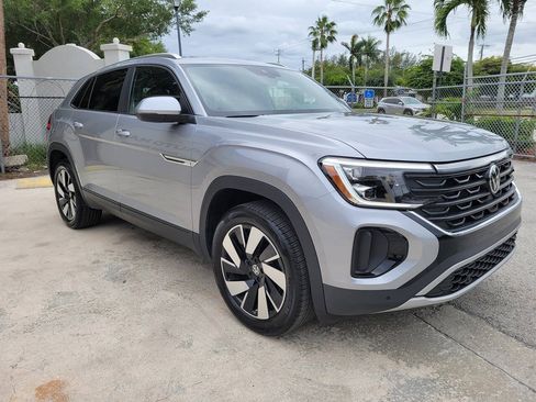 Used 2026 Volkswagen Atlas Cross Sport SE FWD image 2