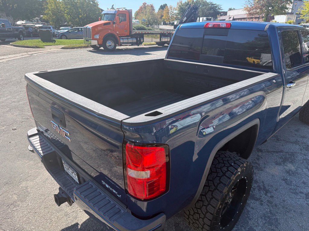 Used 2015 GMC Sierra 2500 Denali w/ Duramax Plus Package AWD/4WD image 17
