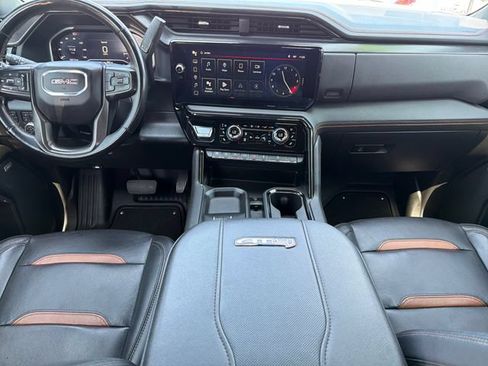 Used 2024 GMC Sierra 2500 AT4 w/ Technology Package AWD/4WD image 9