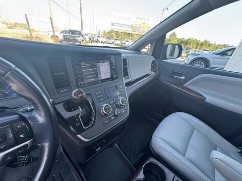 Used 2020 Toyota Sienna Limited Premium w/ Carpet Mat Package image 19