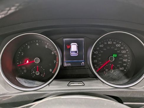 Used 2019 Volkswagen Tiguan SE w/ Panoramic Sunroof Package image 16