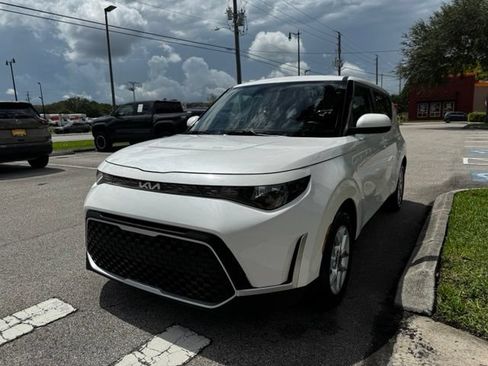 Used 2025 Kia Soul LX w/ LX Technology Package FWD image 4