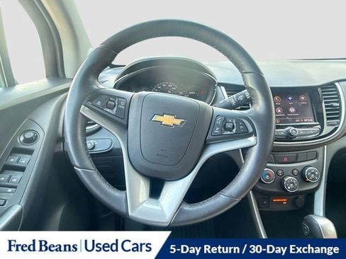 Used 2022 Chevrolet Trax LT w/ Premium Seat Package AWD/4WD image 12