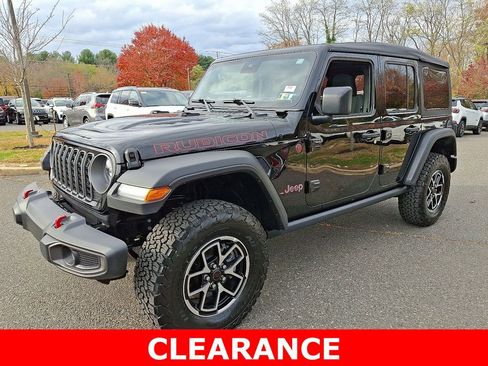 Used 2025 Jeep Wrangler Rubicon image 3
