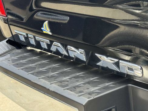 Used 2017 Nissan Titan SV AWD/4WD image 14
