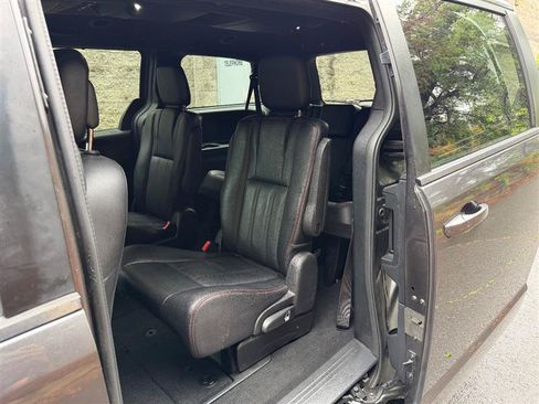 Used 2019 Dodge Grand Caravan GT FWD image 14