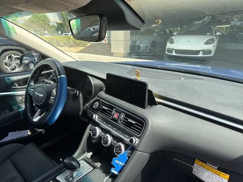 Used 2022 Genesis G70 2.0T RWD image 9