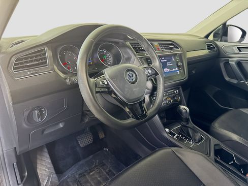 Used 2020 Volkswagen Tiguan SE FWD image 23