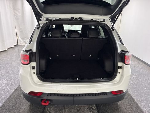 Used 2025 Jeep Compass Trailhawk AWD/4WD image 6