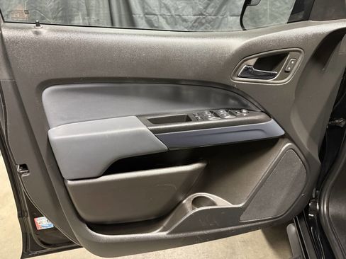 Used 2022 Chevrolet Colorado Z71 w/ Z71 Midnight Edition image 18