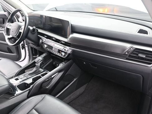 Used 2025 Kia Telluride S FWD image 28