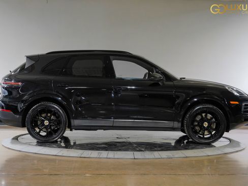 Used 2023 Porsche Cayenne Platinum Edition image 9