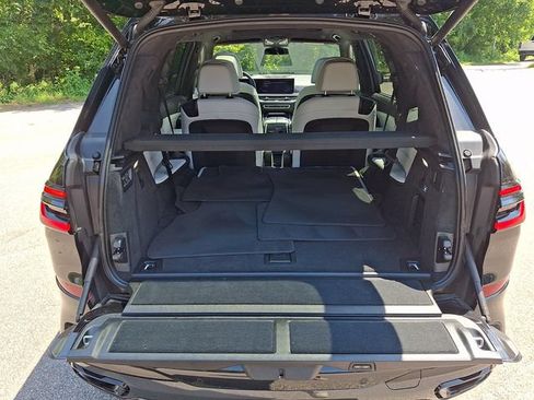 Used 2024 BMW X7 xDrive40i w/ M Sport Package AWD/4WD image 33