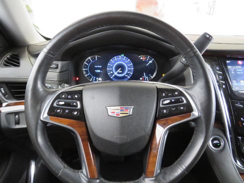 Used 2016 Cadillac Escalade Luxury image 19