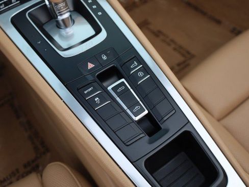 Used 2017 Porsche 718 Boxster RWD image 37