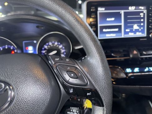 Used 2021 Toyota C-HR LE image 29