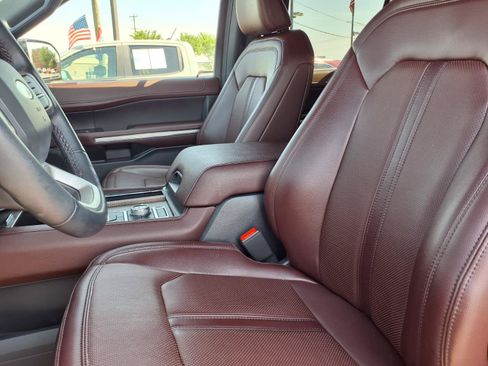 Used 2024 Ford Expedition Limited AWD/4WD image 3