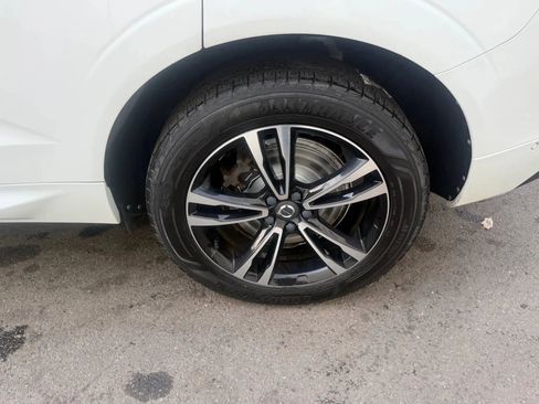 Used 2018 Volvo XC60 T6 Momentum w/ Convenience Package image 9