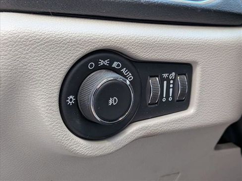 Used 2019 Chrysler Pacifica Limited image 10