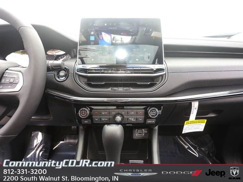 New 2025 Jeep Compass Limited w/ Sun & Sound Group AWD/4WD image 16