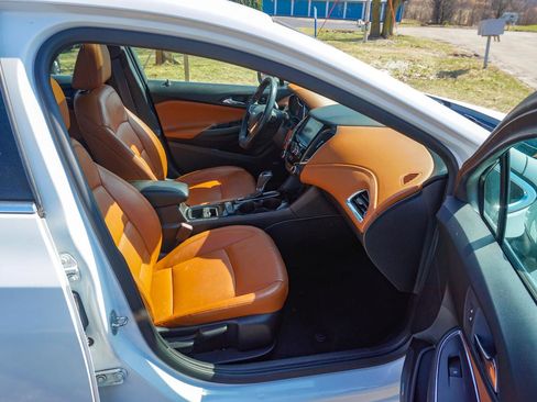 Used 2017 Chevrolet Cruze Premier FWD image 20