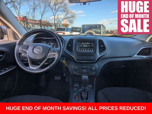 Used 2019 Jeep Cherokee Latitude w/ Cold Weather Group image 19