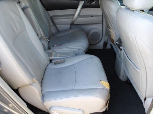 Used 2011 Toyota Highlander SE image 6