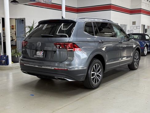 Used 2020 Volkswagen Tiguan SE w/ Panoramic Sunroof Package image 5