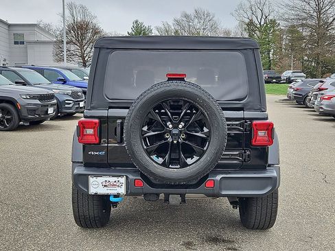 Used 2023 Jeep Wrangler Unlimited Sahara w/ Cold Weather Group image 7