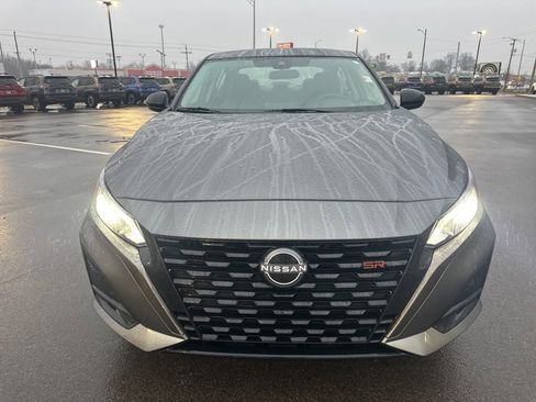 Used 2025 Nissan Altima 2.5 SR image 2