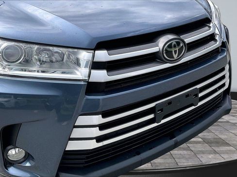 Used 2018 Toyota Highlander XLE AWD/4WD image 29