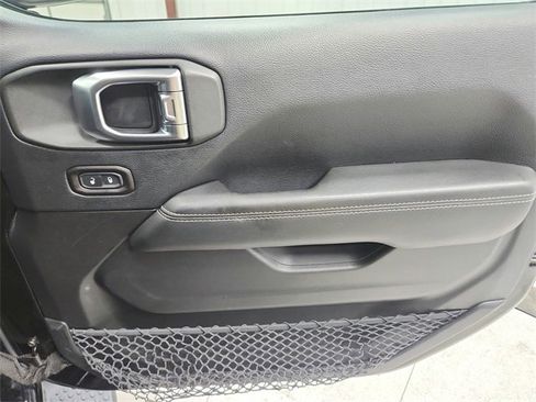 Used 2018 Jeep Wrangler Unlimited Sahara image 42