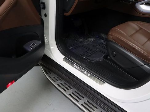 Used 2024 Mercedes-Benz GLE 350 4MATIC w/ Driver Assistance Package image 29