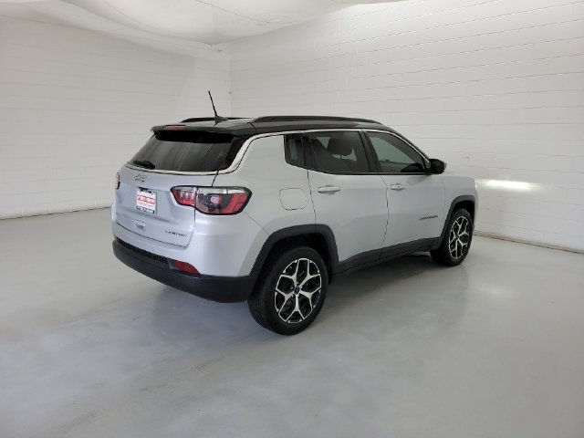 Used 2025 Jeep Compass Limited AWD/4WD image 4