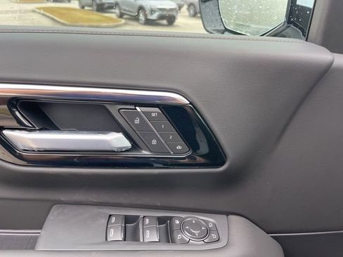 New 2026 Chevrolet Suburban High Country image 17