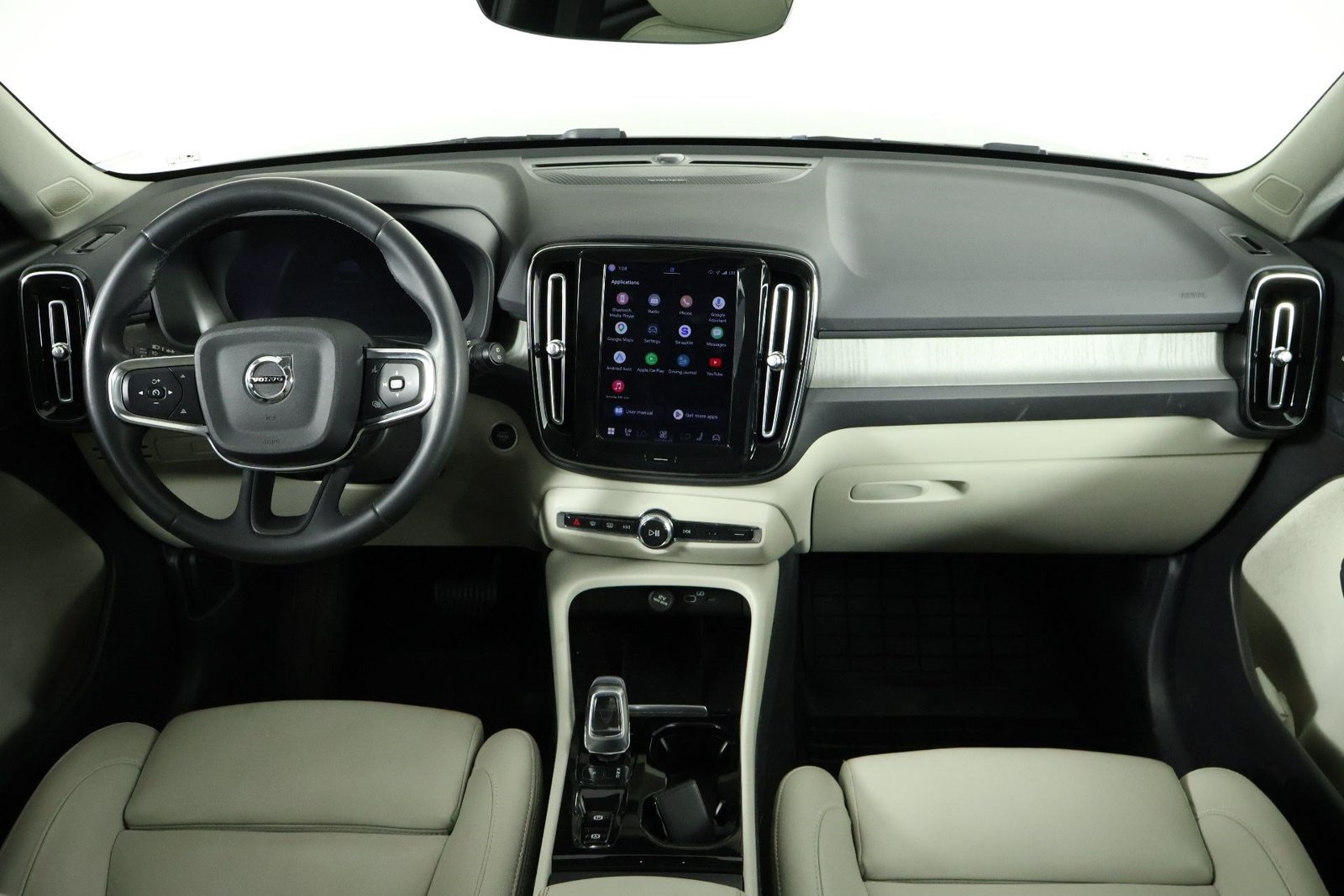 Used 2024 Volvo XC40 B5 Plus w/ Protection Package Premier AWD/4WD image 7