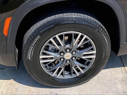 Used 2024 Chevrolet Traverse LT FWD image 8